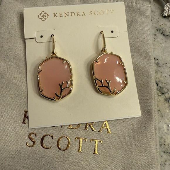 Kendra Scott Jewelry - Kendra Scott Daphne Gold Coral Frame Earrings in Rose Quartz